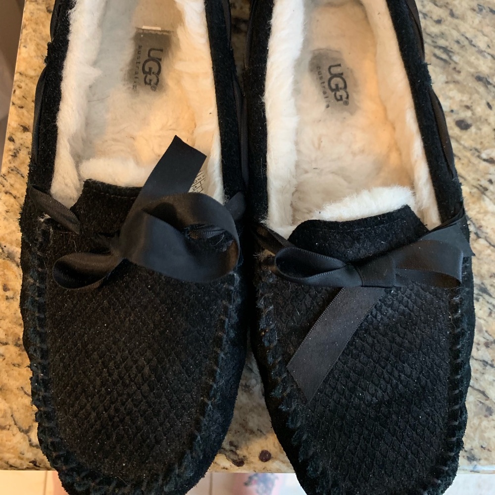 Black bow Ugg moccasin slipper size 9